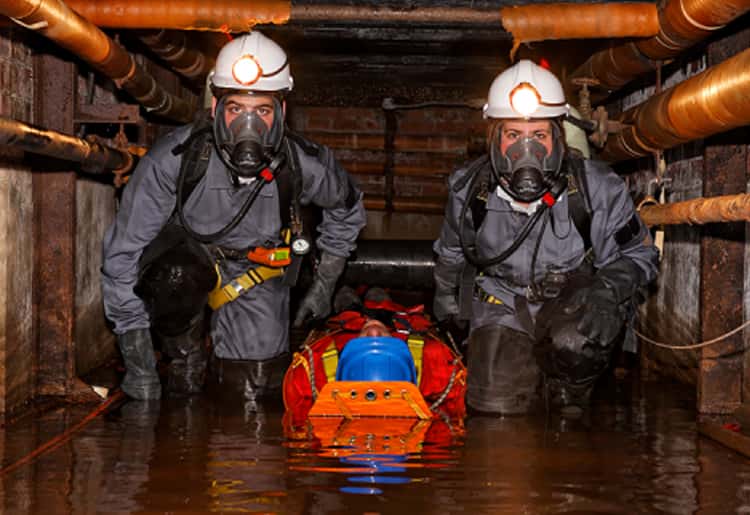 CURSO DE SUPERVISOR DE ENTRADA E RESGATISTA EM ESPAÇO CONFINADO - NR-33 CURSO DE SUPERVISOR DE ENTRADA E RESGATISTA EM ESPAÇO CONFINADO - NR-33